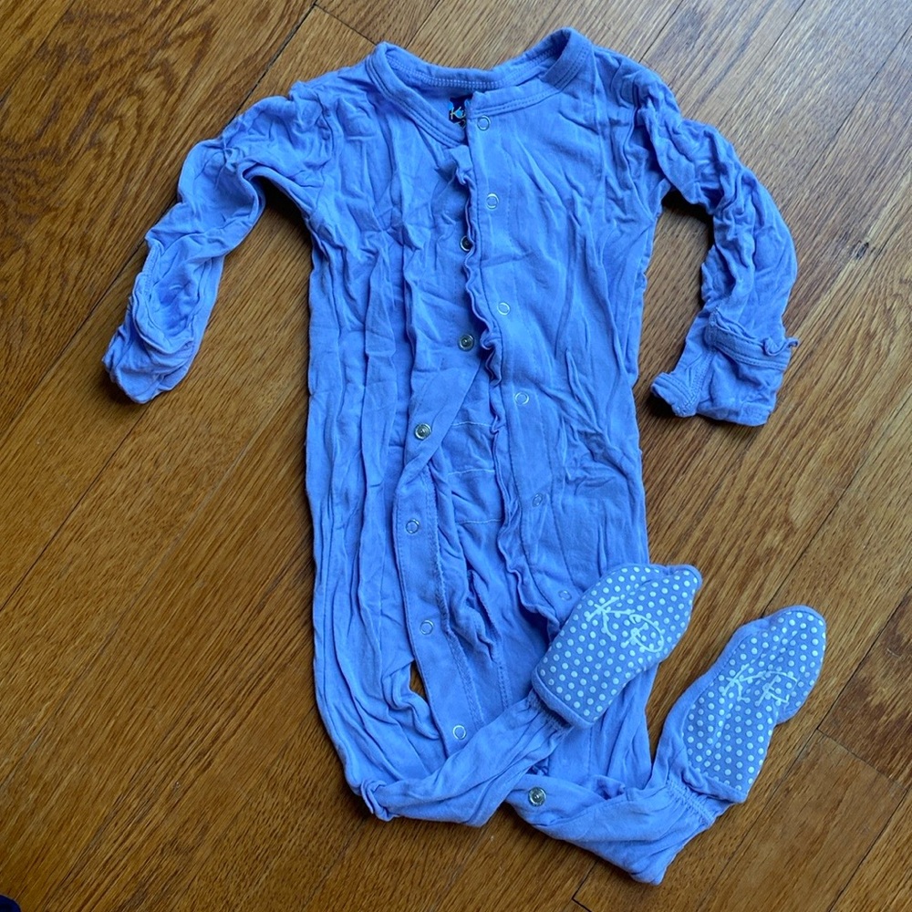 EUC KicKee Pants Ruffle Footie